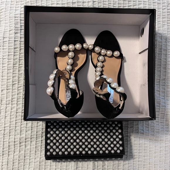 Heels with matching clutch. - Picture 1 of 10